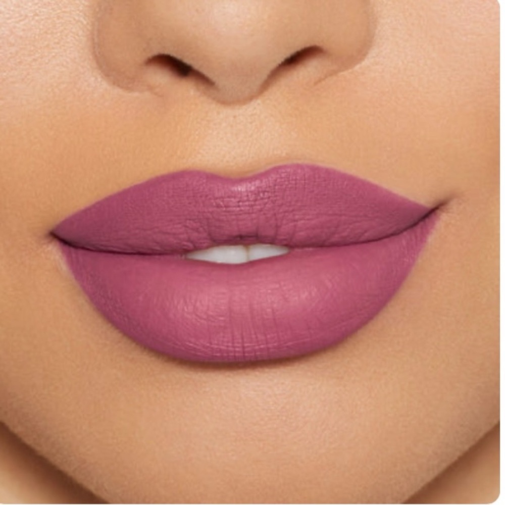 Kylie matte lip kit. New with the box. In the shade Head over heels